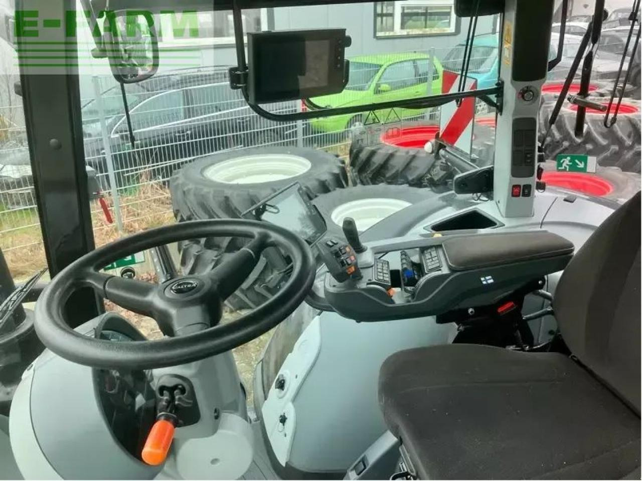 Valtra s324 smarttouch mr19 - Tracteur agricole: photos 4 Valtra s324 smarttouch mr19 - Tracteur agricole: photos 4
