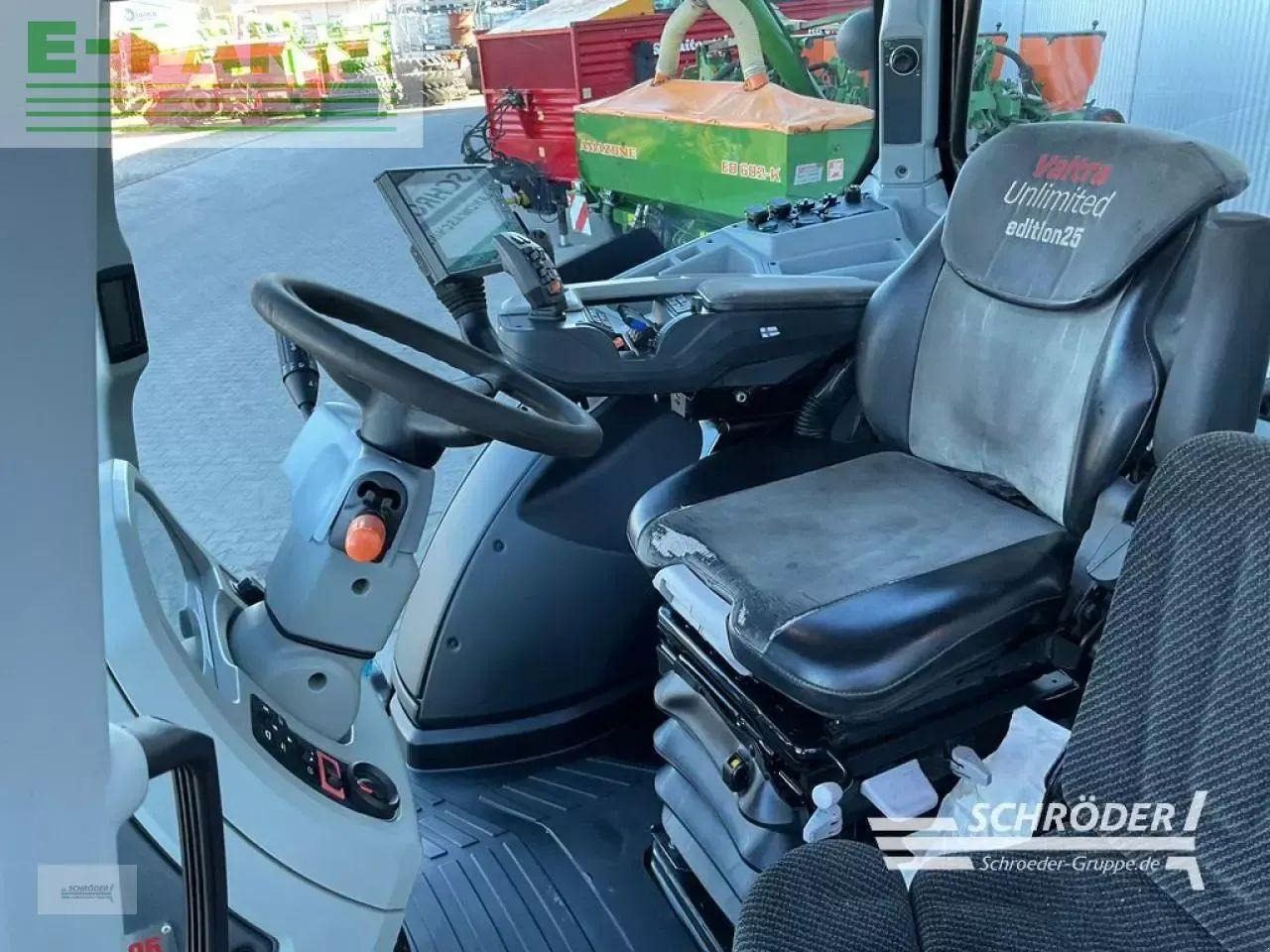 Tracteur agricole Valtra t 254 v smarttouch: photos 13 Tracteur agricole Valtra t 254 v smarttouch: photos 13