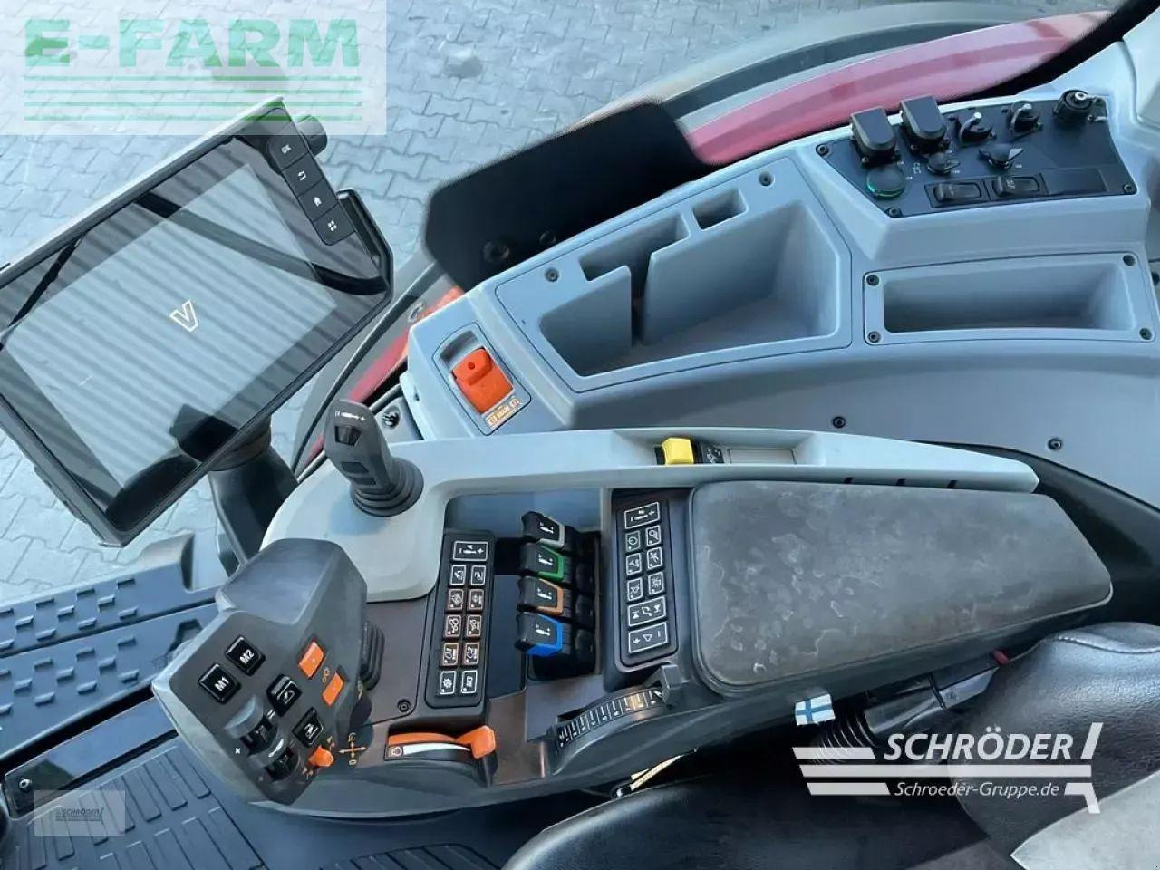 Tracteur agricole Valtra t 254 v smarttouch: photos 12 Tracteur agricole Valtra t 254 v smarttouch: photos 12