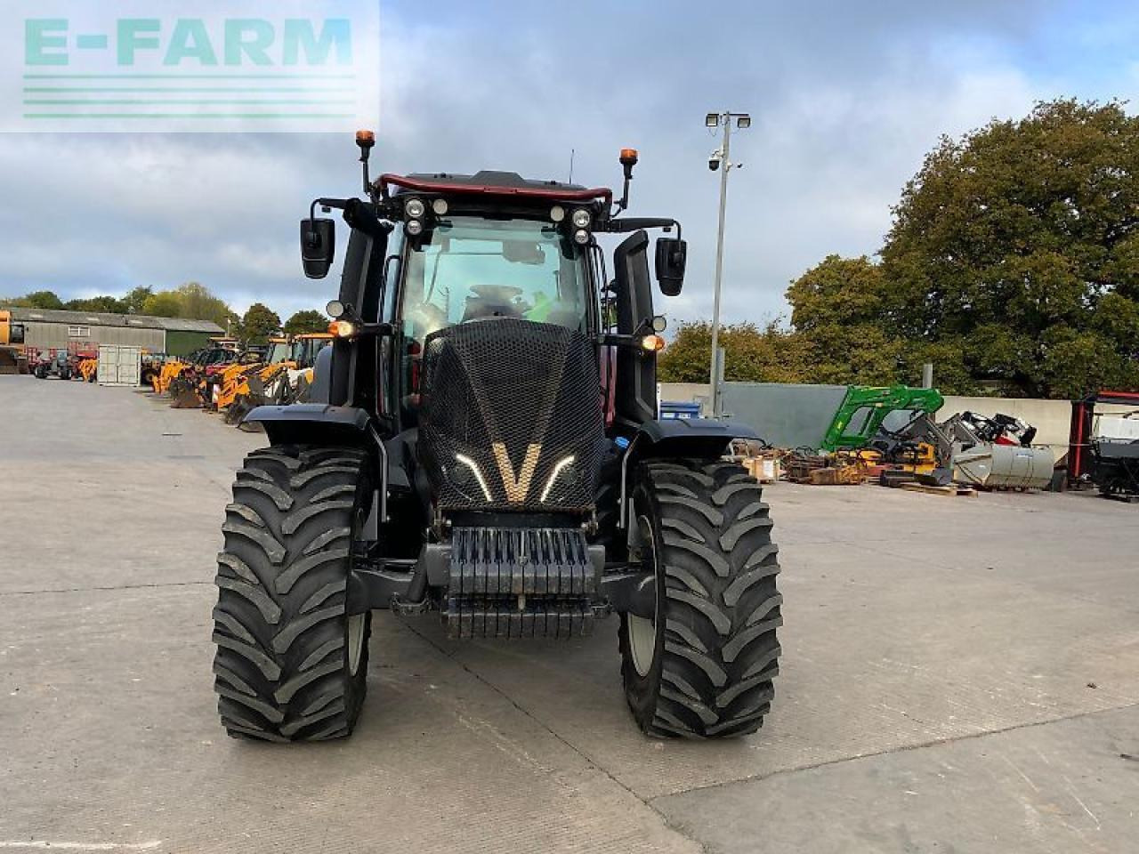 Valtra t235 active twin track reverse drive Active - Tracteur agricole: photos 3 Valtra t235 active twin track reverse drive Active - Tracteur agricole: photos 3