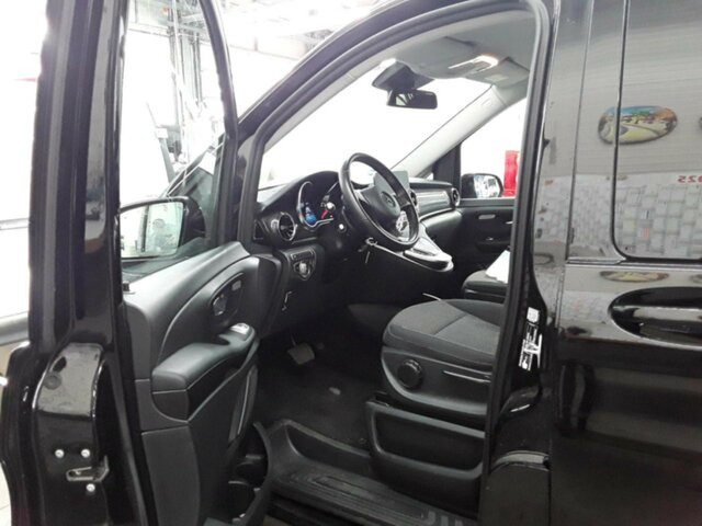 MERCEDES-BENZ EQV 300 lang,7Sitze,2xKlima,2xSchiebetür el.,LED - Transport de personnes, Utilitaire électrique: photos 2 MERCEDES-BENZ EQV 300 lang,7Sitze,2xKlima,2xSchiebetür el.,LED - Transport de personnes, Utilitaire électrique: photos 2