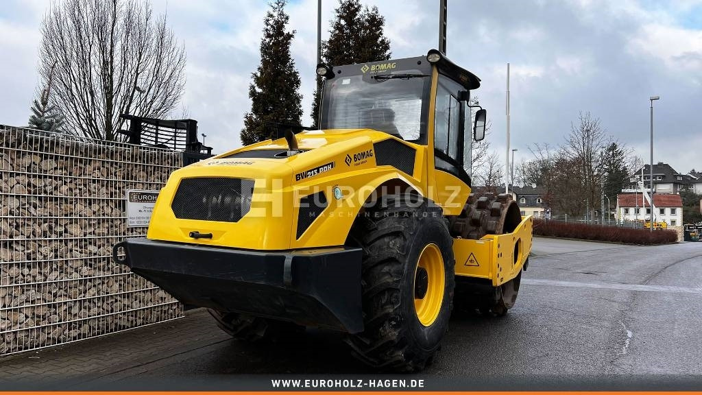 Bomag Stachelwalze BW 213 PDH-5, Schnellgang, Walzenzug  - Compacteur à pieds de mouton/ Monocylindre: photos 2 Bomag Stachelwalze BW 213 PDH-5, Schnellgang, Walzenzug  - Compacteur à pieds de mouton/ Monocylindre: photos 2
