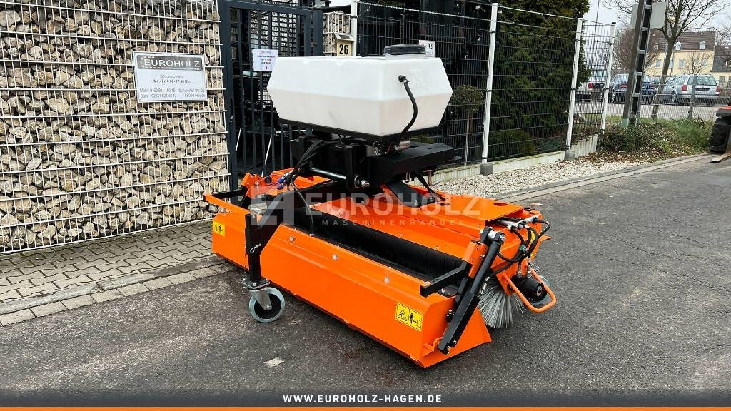 Kehrmaschine ZM2000 Stapleraufnahme - Brosse pour Véhicule de voirie/ Spécial: photos 1 Kehrmaschine ZM2000 Stapleraufnahme - Brosse pour Véhicule de voirie/ Spécial: photos 1