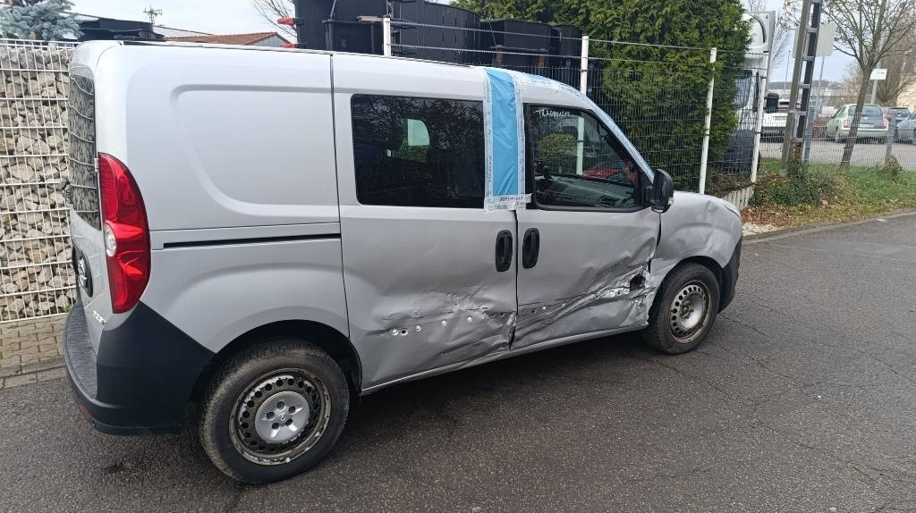 Opel Combo Kastenwagen Transp. Seitenschaden fahrbereit - Fourgon grand volume: photos 3 Opel Combo Kastenwagen Transp. Seitenschaden fahrbereit - Fourgon grand volume: photos 3