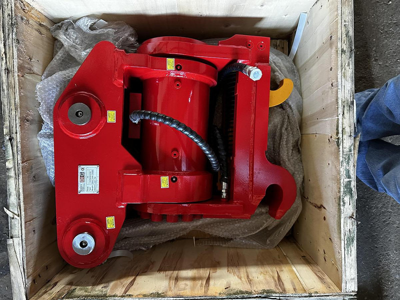 Big Powertilt passend zu diversen Takeuchi Modellen - Accessoire: photos 2 Big Powertilt passend zu diversen Takeuchi Modellen - Accessoire: photos 2