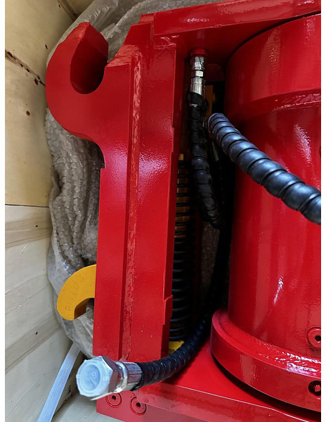 Big Powertilt passend zu diversen Takeuchi Modellen - Accessoire: photos 4 Big Powertilt passend zu diversen Takeuchi Modellen - Accessoire: photos 4