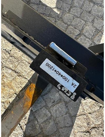 Big Palettengabel 120cm mit Liebherr 506 Aufnahme - Fourches pour Matériel de manutention: photos 5 Big Palettengabel 120cm mit Liebherr 506 Aufnahme - Fourches pour Matériel de manutention: photos 5