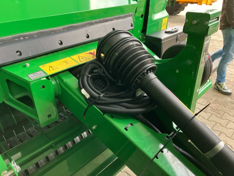John Deere V451G - Enrubanneuse: photos 2 John Deere V451G - Enrubanneuse: photos 2