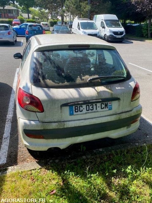 206+ AFFAIRE PACK CD CLIM 1.4 HDI BLUE LION 70 CV - 2010 / 185 000 KM - Voiture: photos 2 206+ AFFAIRE PACK CD CLIM 1.4 HDI BLUE LION 70 CV - 2010 / 185 000 KM - Voiture: photos 2