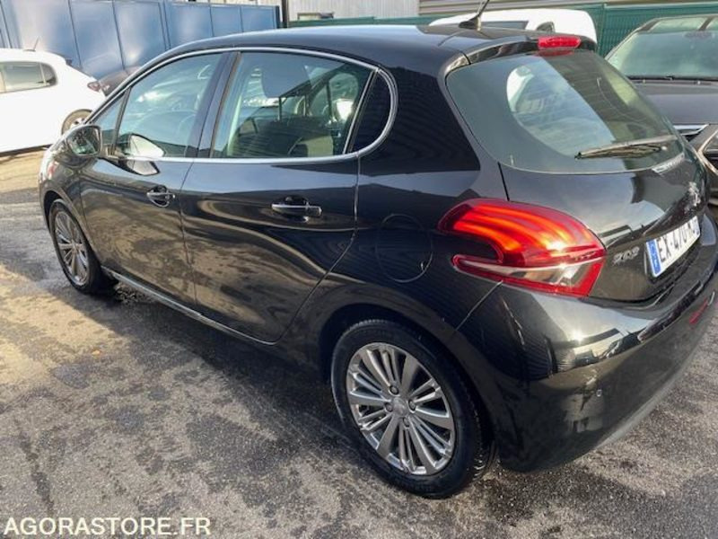 208 ALLURE PT 110cv-05/2016- 87950 KM - Voiture: photos 2 208 ALLURE PT 110cv-05/2016- 87950 KM - Voiture: photos 2