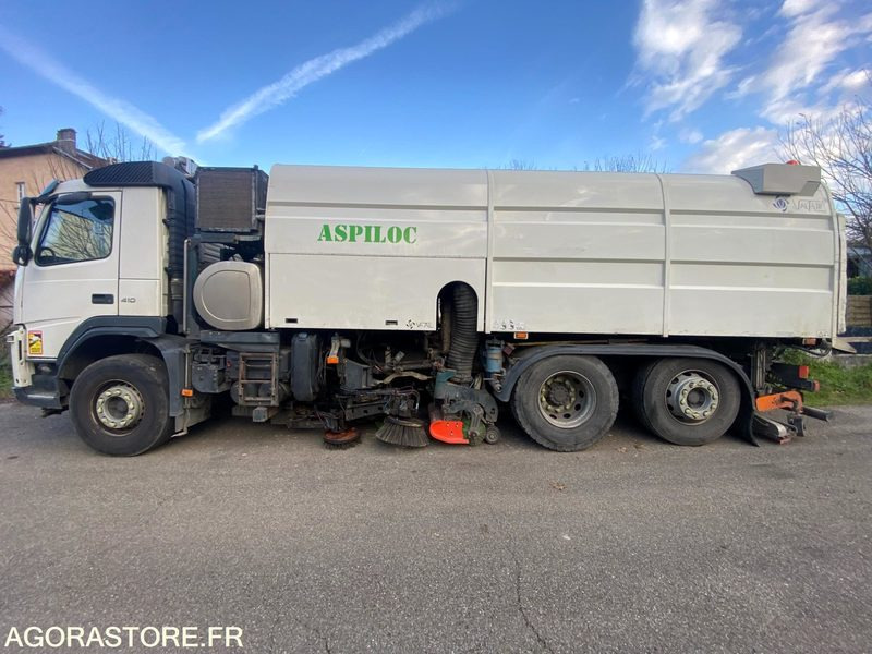 4 BALAYEUSES 6 ROUES - VOLVO - FMFH - 2011 A 2013 - Balayeuse de voirie: photos 4 4 BALAYEUSES 6 ROUES - VOLVO - FMFH - 2011 A 2013 - Balayeuse de voirie: photos 4