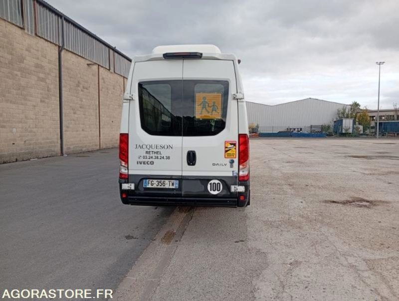 AUTOCAR IVECO 22 PLACES / 1ERE MAIN / BVA / 135467 KM ORIGINE - Autocar: photos 4 AUTOCAR IVECO 22 PLACES / 1ERE MAIN / BVA / 135467 KM ORIGINE - Autocar: photos 4