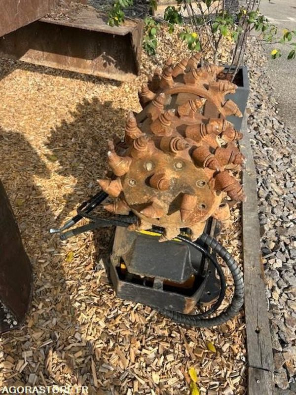 FRAISE HYDRAULIQUE DE DEMONSTRATION MB CRUSHER POUR PELLE 18-25 TONNES 2019 - Accessoire pour Engins de chantier: photos 2 FRAISE HYDRAULIQUE DE DEMONSTRATION MB CRUSHER POUR PELLE 18-25 TONNES 2019 - Accessoire pour Engins de chantier: photos 2