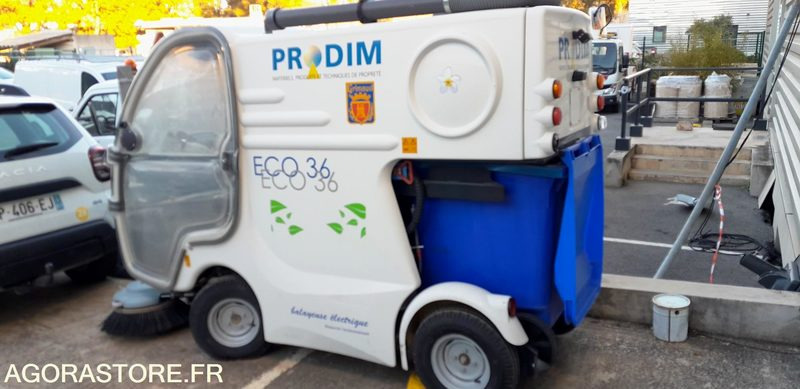 BALAYEUSE ELECTRIQUE ECO 36 - Balayeuse de voirie: photos 1 BALAYEUSE ELECTRIQUE ECO 36 - Balayeuse de voirie: photos 1