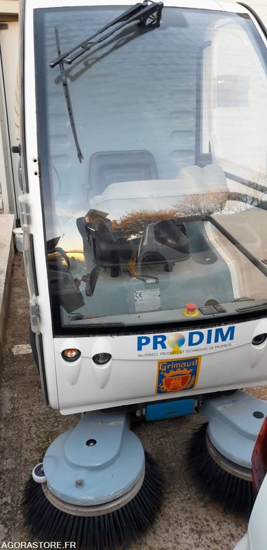 BALAYEUSE ELECTRIQUE ECO 36 - Balayeuse de voirie: photos 3 BALAYEUSE ELECTRIQUE ECO 36 - Balayeuse de voirie: photos 3