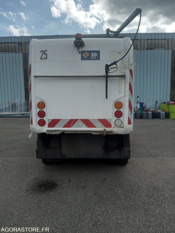 BALAYEUSE RAVO 5 SERIES 540 XL95FCH4CD1020902 - Balayeuse de voirie: photos 4 BALAYEUSE RAVO 5 SERIES 540 XL95FCH4CD1020902 - Balayeuse de voirie: photos 4