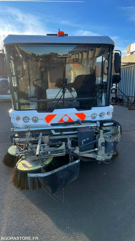 BALAYEUSE RAVO DE 2009 - Balayeuse de voirie: photos 2 BALAYEUSE RAVO DE 2009 - Balayeuse de voirie: photos 2