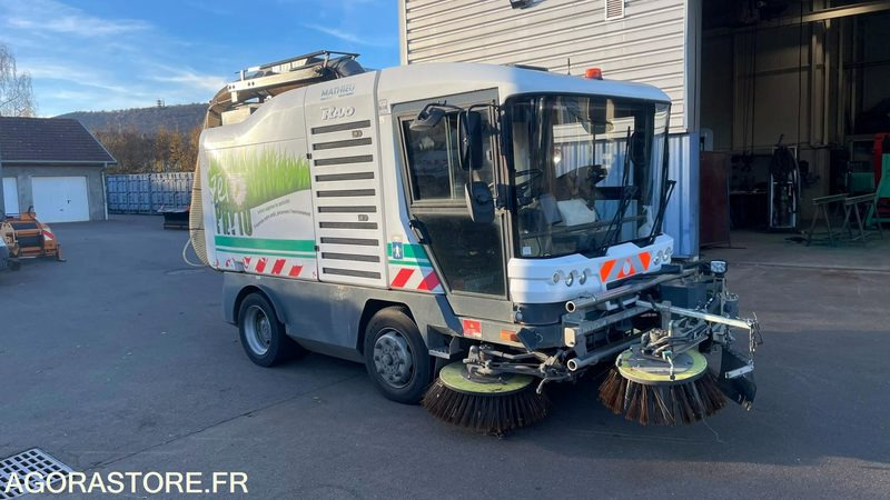 BALAYEUSE RAVO DE 2009 - Balayeuse de voirie: photos 1 BALAYEUSE RAVO DE 2009 - Balayeuse de voirie: photos 1