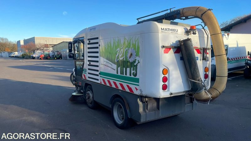 BALAYEUSE RAVO DE 2009 - Balayeuse de voirie: photos 4 BALAYEUSE RAVO DE 2009 - Balayeuse de voirie: photos 4