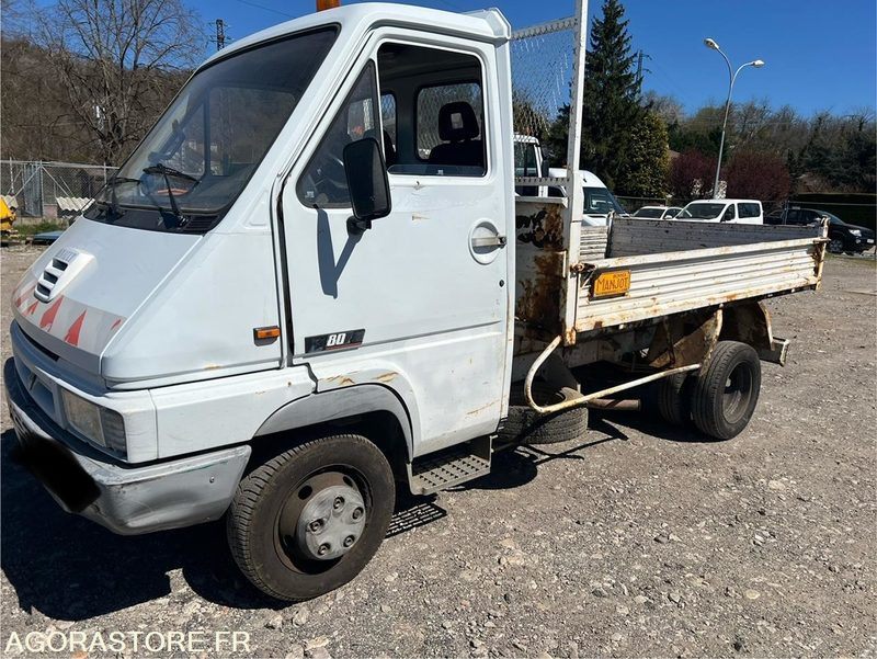 BENNE RENAULT B80 - 1995 - 125 800 KM - Utilitaire benne: photos 4 BENNE RENAULT B80 - 1995 - 125 800 KM - Utilitaire benne: photos 4