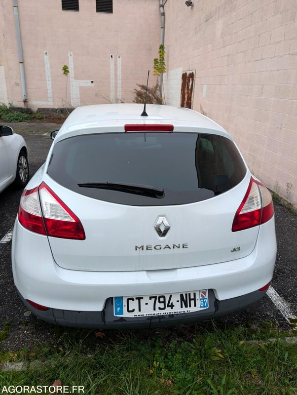 BERLINE MEGANE RENAULT 1.5 DCI BON ETAT 5 PLACES 200 010 KM - Voiture: photos 4 BERLINE MEGANE RENAULT 1.5 DCI BON ETAT 5 PLACES 200 010 KM - Voiture: photos 4