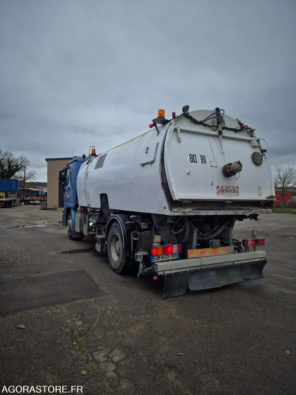 Balayeuse Eurovoirie Optifant 70 TA THP - 2012 - 242 000 heures - Balayeuse de voirie: photos 4 Balayeuse Eurovoirie Optifant 70 TA THP - 2012 - 242 000 heures - Balayeuse de voirie: photos 4