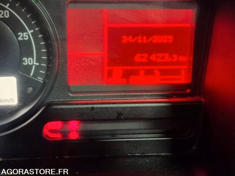Balayeuse Renault - 2018 - 62423km en crédit-bail Balayeuse Renault - 2018 - 62423km: photos 9