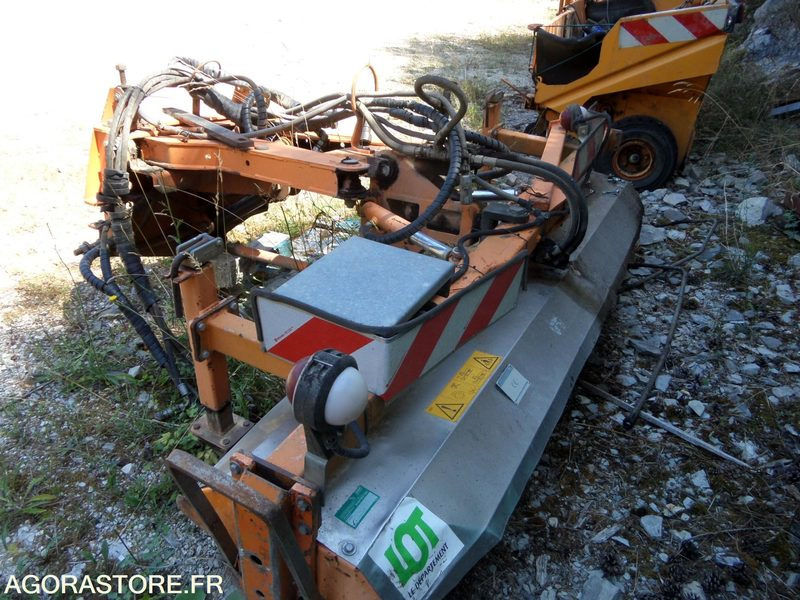 Balayeuse Schmidt portée av - 2003 -(n°76bala) - Matériel de chantier: photos 3 Balayeuse Schmidt portée av - 2003 -(n°76bala) - Matériel de chantier: photos 3