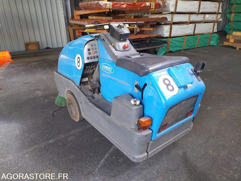 Balayeuse aspiratrice de trottoirs TENNANT LITTER HAWK 4100 - Balayeuse de voirie: photos 3 Balayeuse aspiratrice de trottoirs TENNANT LITTER HAWK 4100 - Balayeuse de voirie: photos 3