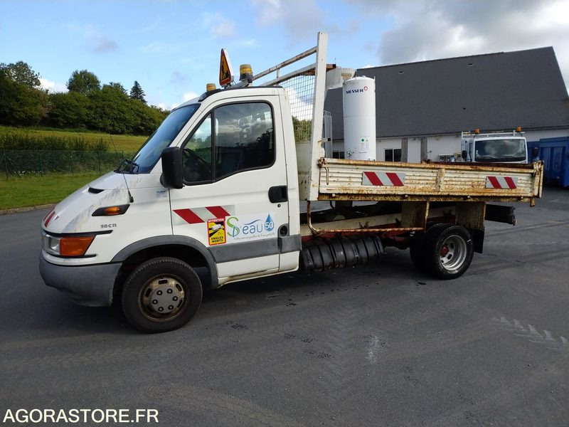 CAMION BENNE IVECO - EY413YY - 142000km - Utilitaire benne: photos 1 CAMION BENNE IVECO - EY413YY - 142000km - Utilitaire benne: photos 1
