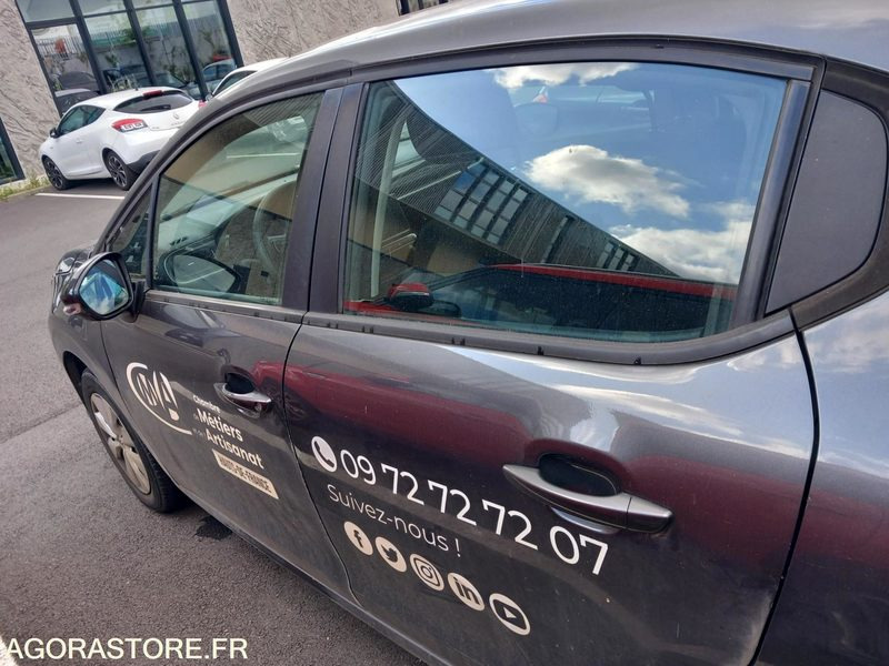 Voiture CITROEN C3 1.2 PTEC 130560 kms 2018: photos 8