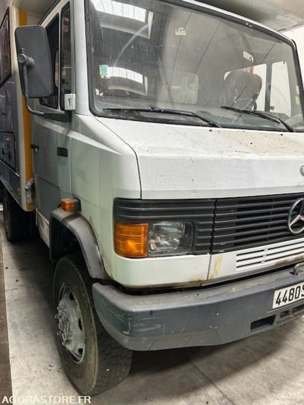 CAMION MERCEDES 814D 4X4 1993 324500 KM - Camion: photos 2 CAMION MERCEDES 814D 4X4 1993 324500 KM - Camion: photos 2