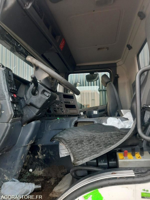 CAMION SCNAIA P250 - Camion: photos 5 CAMION SCNAIA P250 - Camion: photos 5