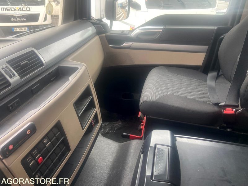 PORTEUR FOURGON MAN TGM - 2018 - 220000 Kms - Camion: photos 3 PORTEUR FOURGON MAN TGM - 2018 - 220000 Kms - Camion: photos 3