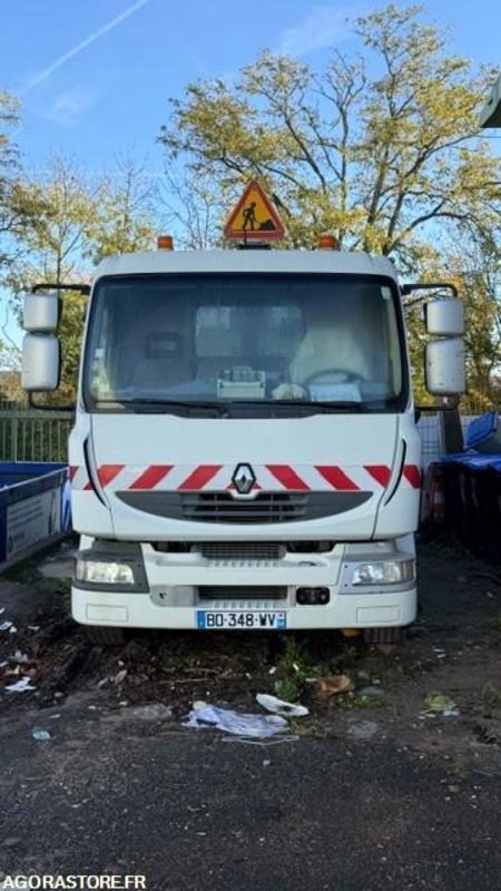 RENAULT MIDLUM BEN/AMO AVEC SALEUSE - Camion: photos 1 RENAULT MIDLUM BEN/AMO AVEC SALEUSE - Camion: photos 1