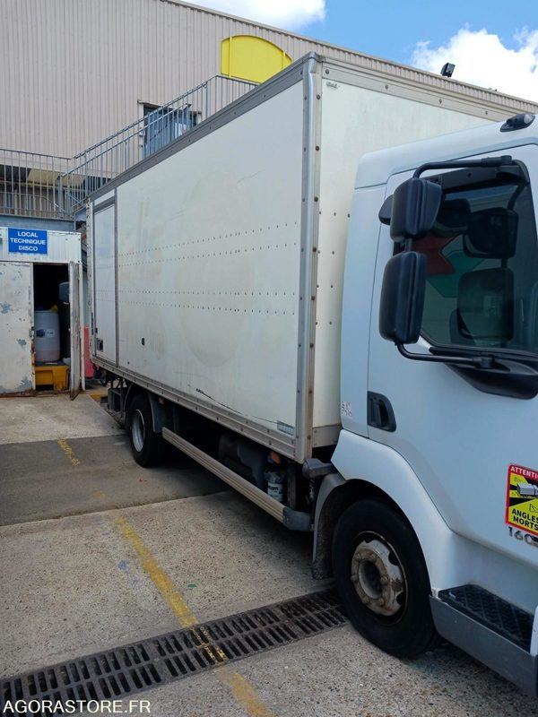 Renault Poids lourd / 267194 KMS / 2009 - Camion: photos 3 Renault Poids lourd / 267194 KMS / 2009 - Camion: photos 3