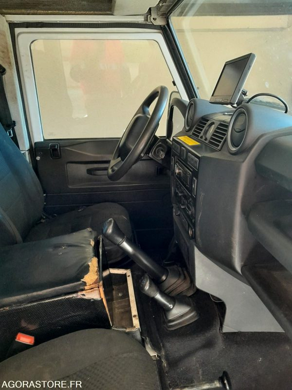 Camion hydrocureur LAND ROVER Defender - 2014 / 142 462 KM - Pick-up: photos 4 Camion hydrocureur LAND ROVER Defender - 2014 / 142 462 KM - Pick-up: photos 4