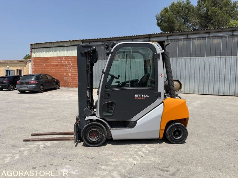 Chariot élévateur STILL 2T5 - 3300heures - Chariot élévateur à gaz: photos 2 Chariot élévateur STILL 2T5 - 3300heures - Chariot élévateur à gaz: photos 2