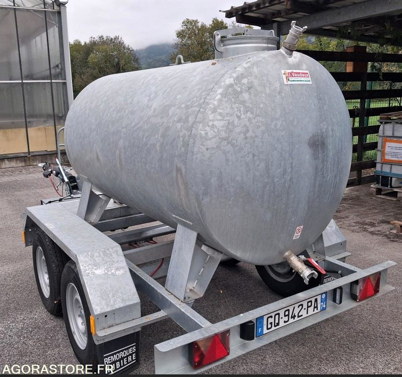 Citerne à eau 2000 litres sur remorque - Matériel de jardinage: photos 2 Citerne à eau 2000 litres sur remorque - Matériel de jardinage: photos 2