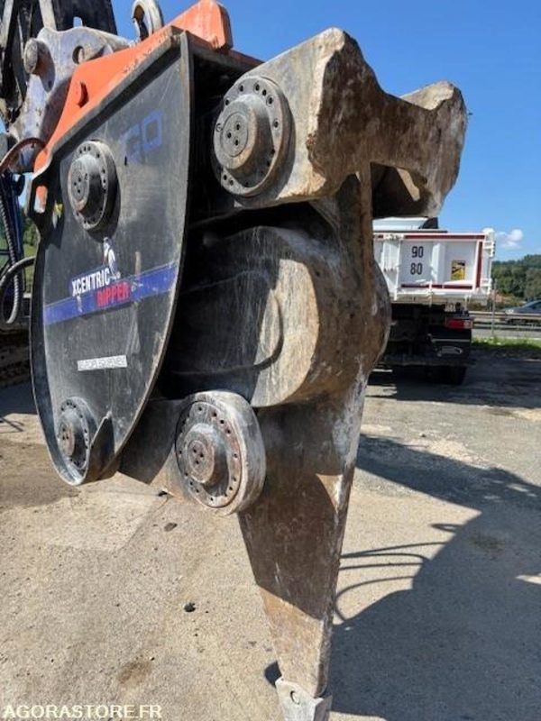 DENT VIBRANTE DE DEMO XCENTRIC RIPPER XR22 2022 - Ripper pour Engins de chantier: photos 3 DENT VIBRANTE DE DEMO XCENTRIC RIPPER XR22 2022 - Ripper pour Engins de chantier: photos 3