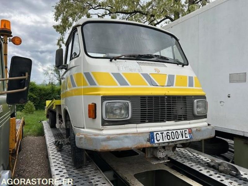 DEPANNEUSE DAIMLER 1973 155200 KM - Remorqueuse: photos 2 DEPANNEUSE DAIMLER 1973 155200 KM - Remorqueuse: photos 2