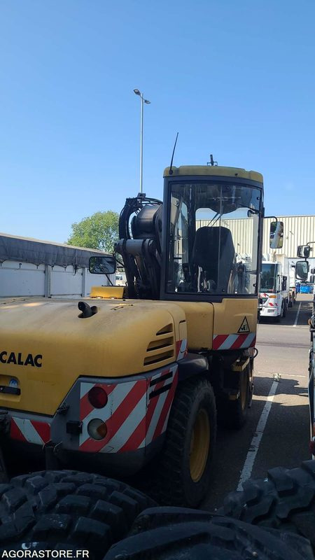 EAU 152 - Pelle hydraulique MECALAC 10 MSX - 2003 - Pelle: photos 1 EAU 152 - Pelle hydraulique MECALAC 10 MSX - 2003 - Pelle: photos 1