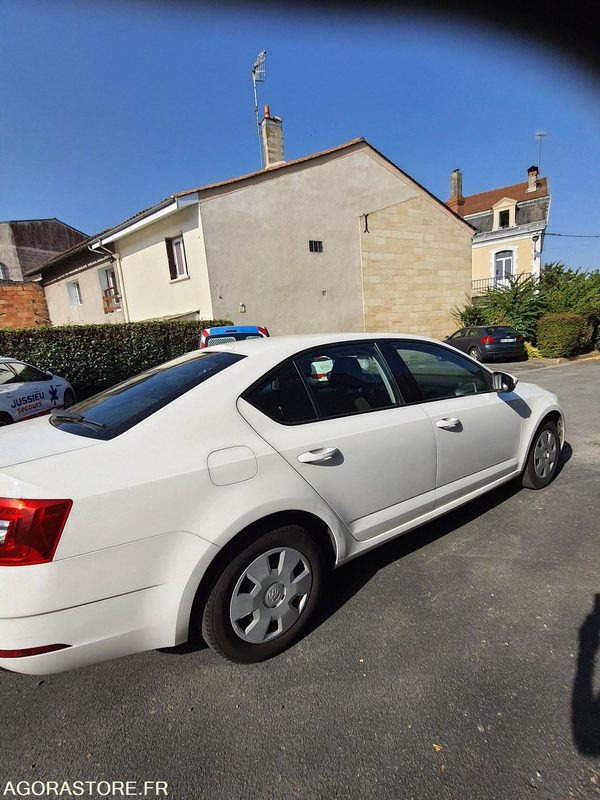 FG-550-ED - Roulant - SKODA OCTAVIA - VP - 322 235 Kms - Voiture: photos 2 FG-550-ED - Roulant - SKODA OCTAVIA - VP - 322 235 Kms - Voiture: photos 2