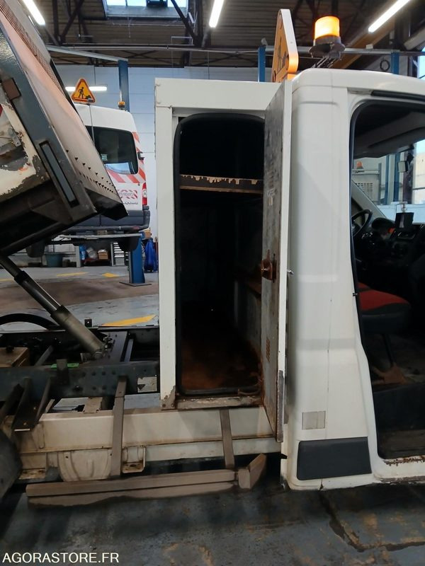 FIAT DUCATO BENNE 169544 KM AVEC CONTRE VISITE - Utilitaire benne: photos 4 FIAT DUCATO BENNE 169544 KM AVEC CONTRE VISITE - Utilitaire benne: photos 4
