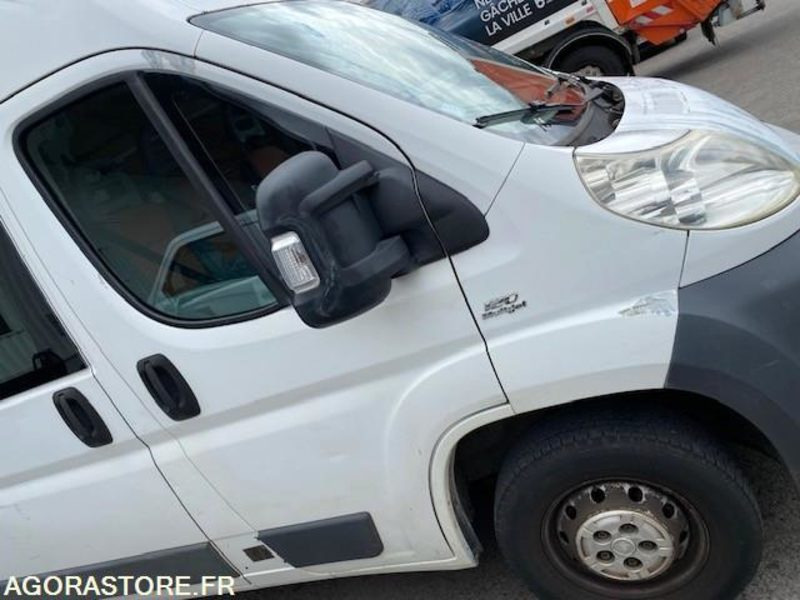 FIAT DUCATO (PAR 3340) - Fourgon utilitaire: photos 4 FIAT DUCATO (PAR 3340) - Fourgon utilitaire: photos 4