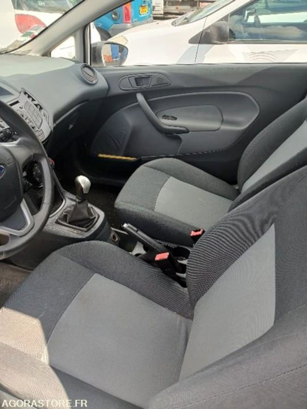 FORD FIESTA N°1 1.2 L– COULEUR BLANCHE - Voiture: photos 3 FORD FIESTA N°1 1.2 L– COULEUR BLANCHE - Voiture: photos 3