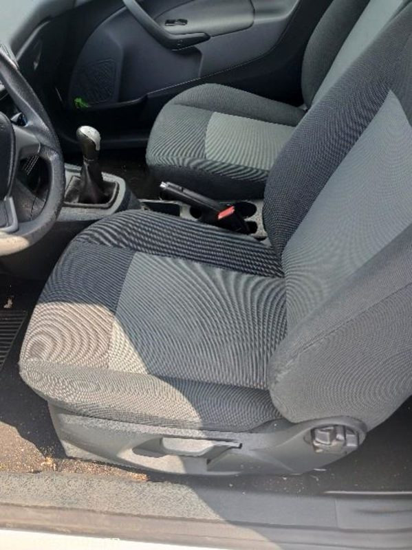 FORD FIESTA N°2 1.2 L– COULEUR BLANCHE - Voiture: photos 3 FORD FIESTA N°2 1.2 L– COULEUR BLANCHE - Voiture: photos 3