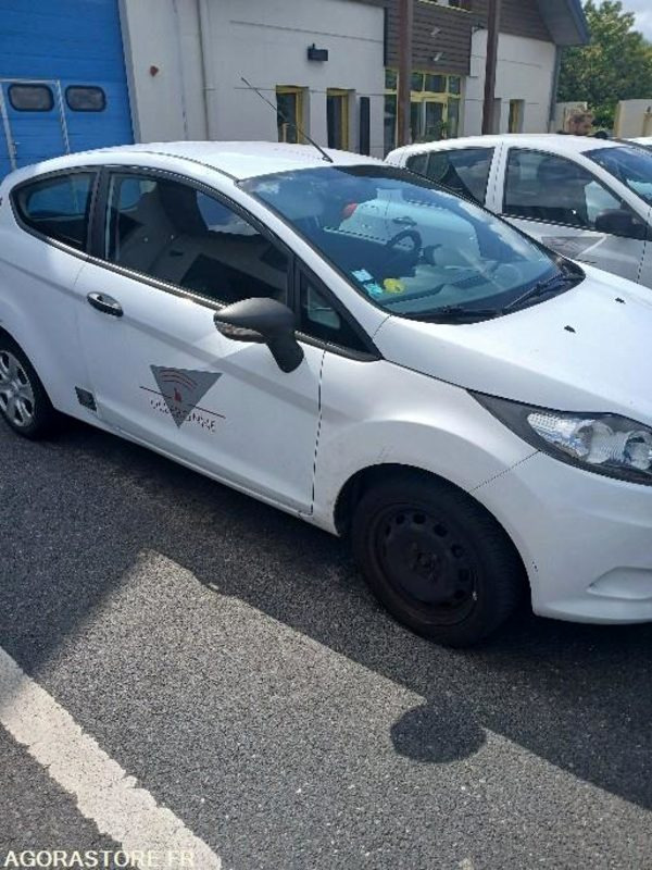 FORD FIESTA N°2 1.2 L– COULEUR BLANCHE - Voiture: photos 2 FORD FIESTA N°2 1.2 L– COULEUR BLANCHE - Voiture: photos 2