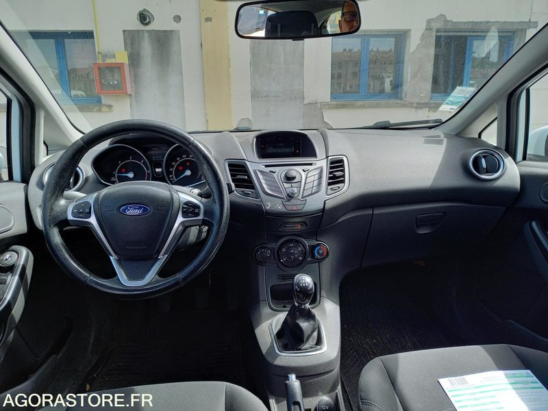 FORD FIESTA TDCI 70 FAP TREND -5 PORTES - Voiture: photos 4 FORD FIESTA TDCI 70 FAP TREND -5 PORTES - Voiture: photos 4