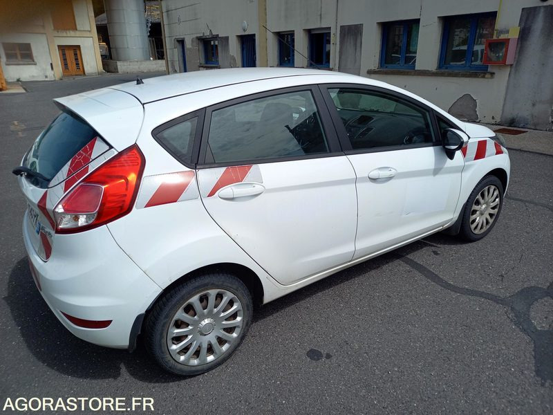 FORD FIESTA TDCI 70 FAP TREND -5 PORTES - Voiture: photos 5 FORD FIESTA TDCI 70 FAP TREND -5 PORTES - Voiture: photos 5